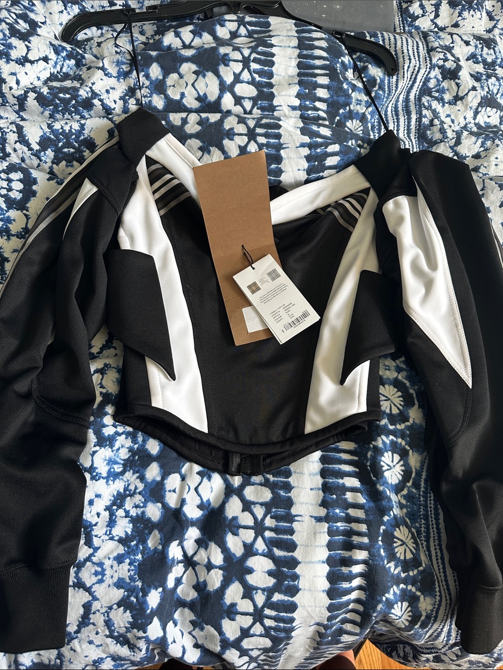 AUTHENTIC Burberry Black and White Off-Shoulder Crop Top with Structured Panels - Picture 2 of 3